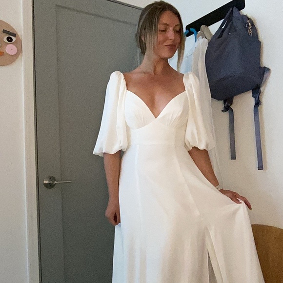 Davids bridal bubble sleeve bridal gown in women’s size 6. - Picture 1 of 9